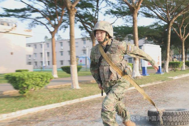 清华女硕士二次入伍荣升中尉，坚毅担当背后的荣耀之路