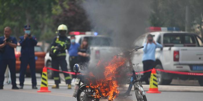 小伙因多次转手的电动车电池爆炸致命