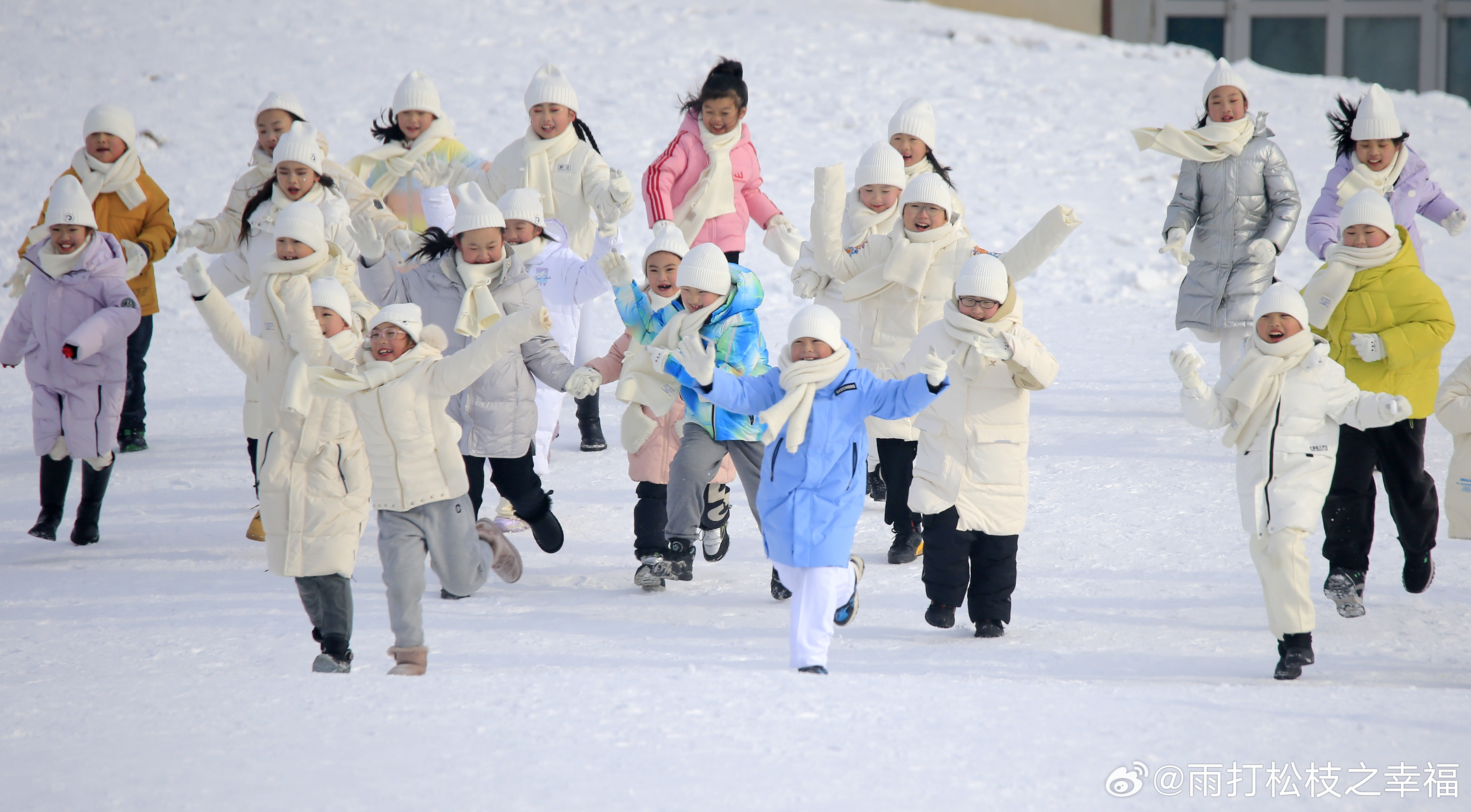 从冬奥到亚冬，冰雪热情持续燃烧