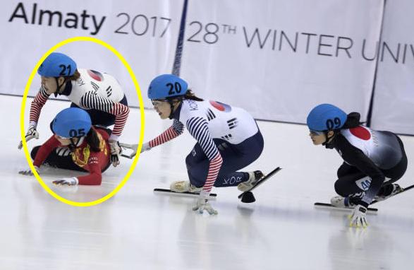 亚冬会短道速滑男子5000米接力，中国队铜牌之路揭秘，韩国犯规取消成绩引发争议风波。