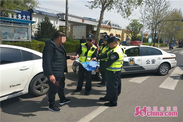 山东交警遭遇无证司机冲撞殉职