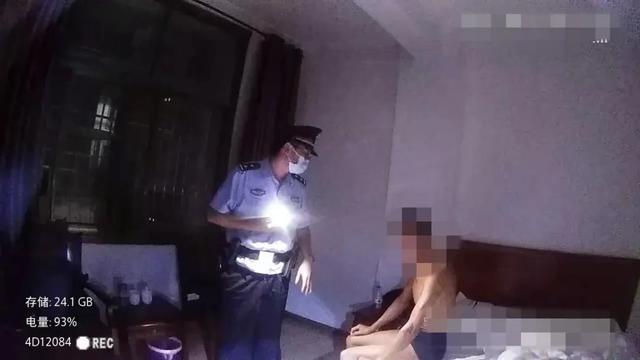 男子深夜烧毁前女友烟酒店，情感纠葛引发冲突与法律制裁的警示