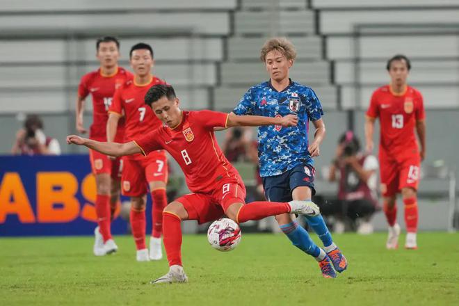 中日足球盛宴，中国男足迎战日本男足对决之夜