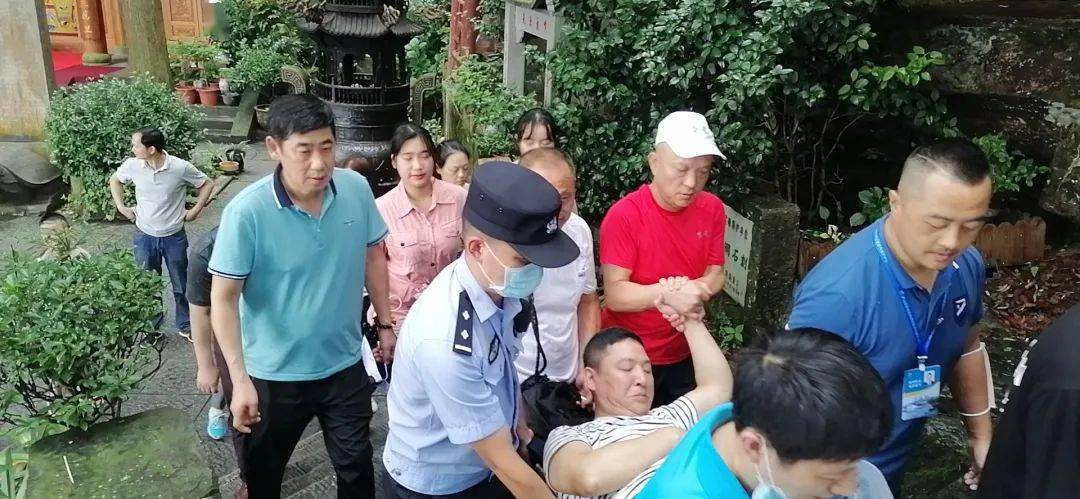 娱乐业警钟长鸣，导演郑某峰涉嫌猥亵儿童被刑拘