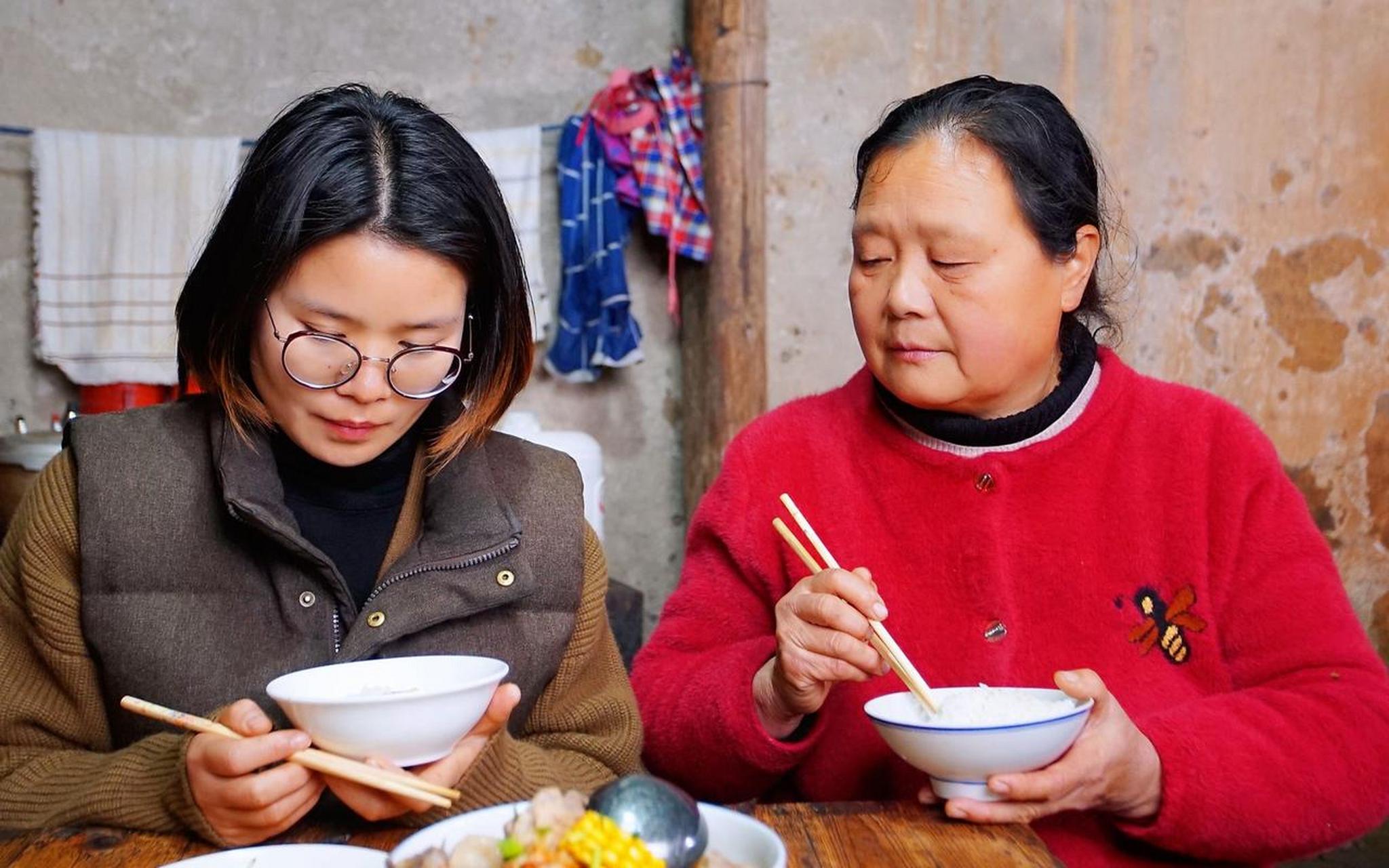 婆婆十三年如一日的温情守护，每日两餐送饭情