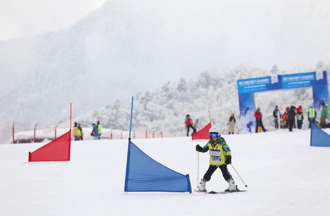 男子滑雪摔伤发现医院全是滑雪爱好者的奇妙经历