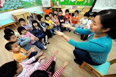 幼师待遇提升，提议与中小学教师同等待遇